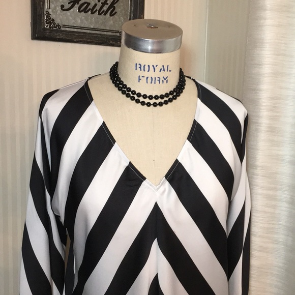💥HOST PICK💥 INC Black & White Tunic - Picture 7 of 8